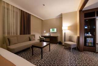 Отель Holiday Inn Aktau Актау Представительский номер с кроватью размера «king-size» - Для некурящих-3