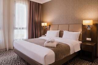 Отель Holiday Inn Aktau Актау Номер Делюкс для некурящих с 1 кроватью размера "king-size"-1