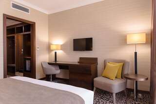 Отель Holiday Inn Aktau Актау Номер Делюкс для некурящих с 1 кроватью размера "king-size"-2